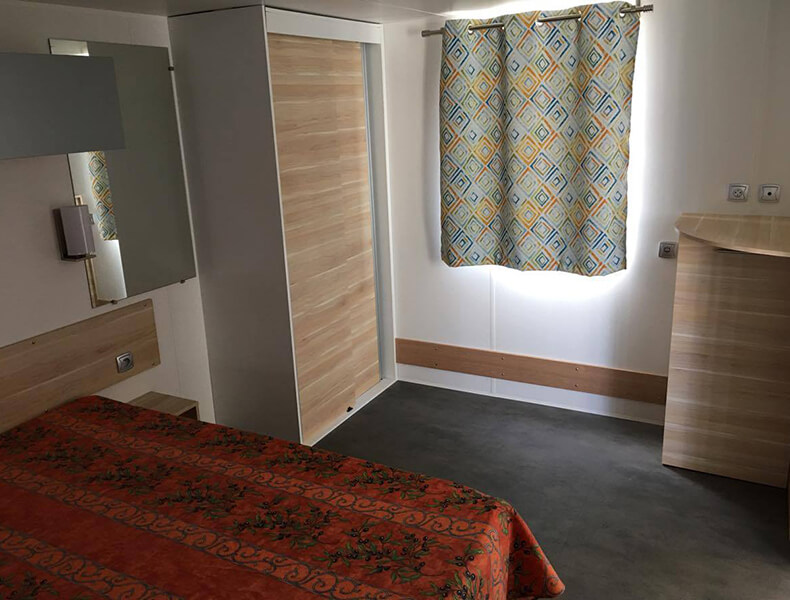 Chambre avec lit double Mobil-home Enciero PMR 4/6 personnes