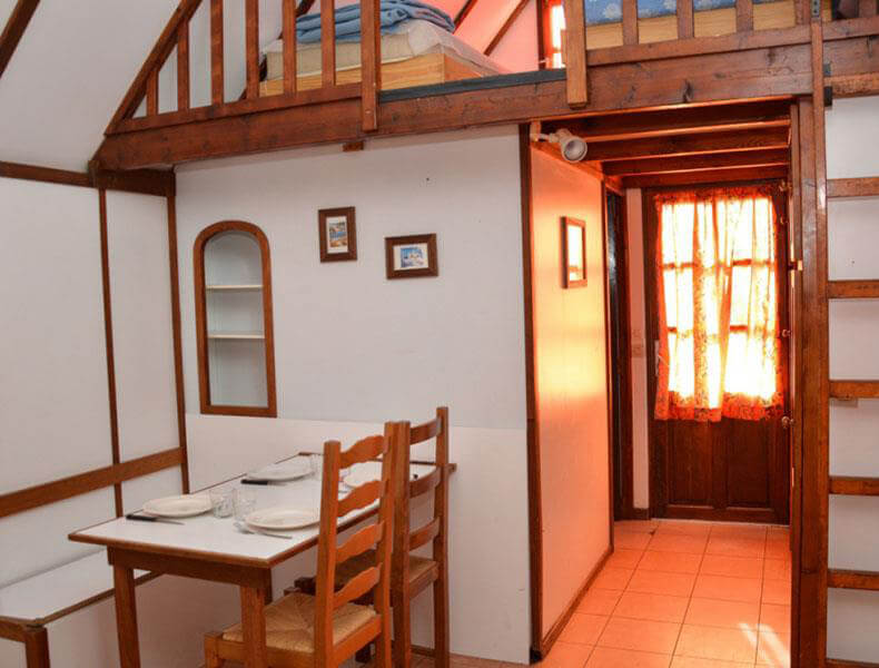 Rental of Camarguaise hut lounge for 2/4 people located in Palavas-les-Flots