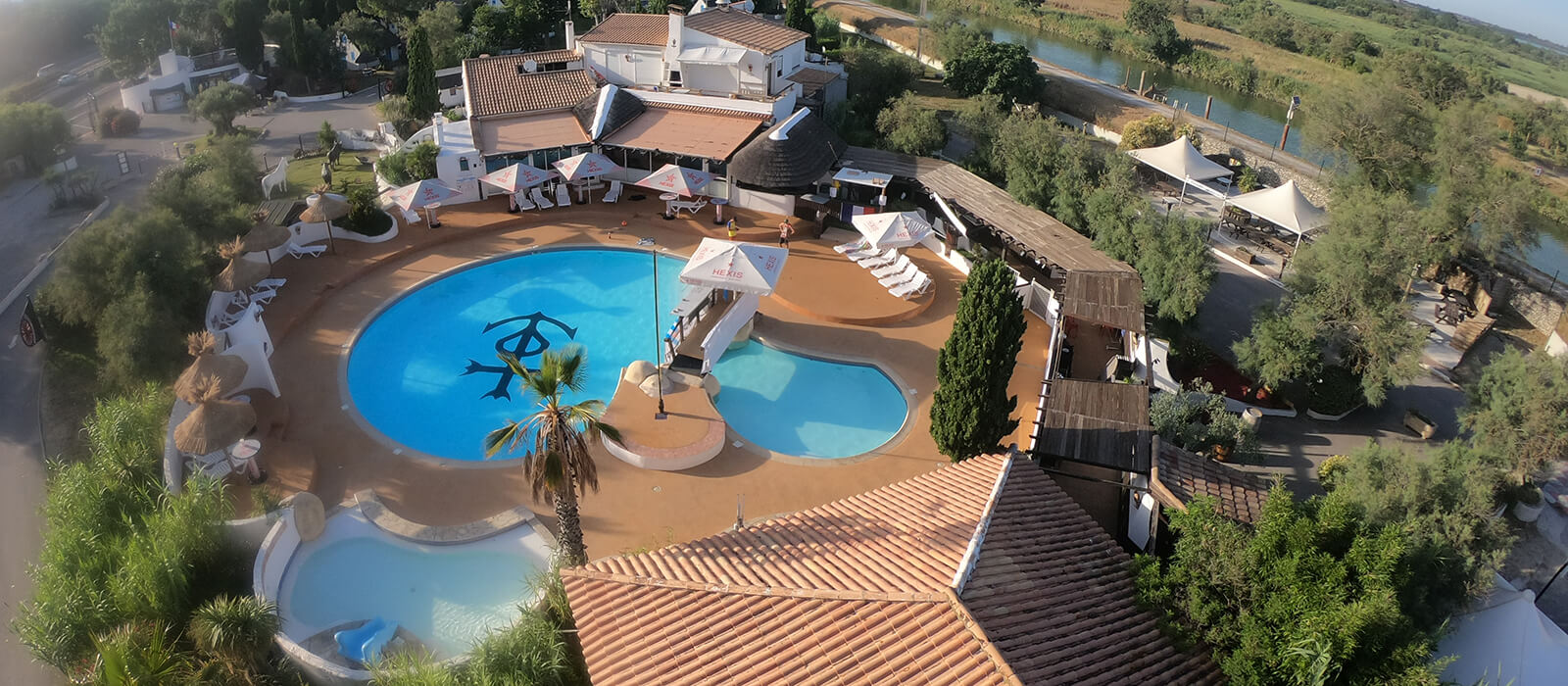 Het waterpark van camping Camarguais bij Montpellier