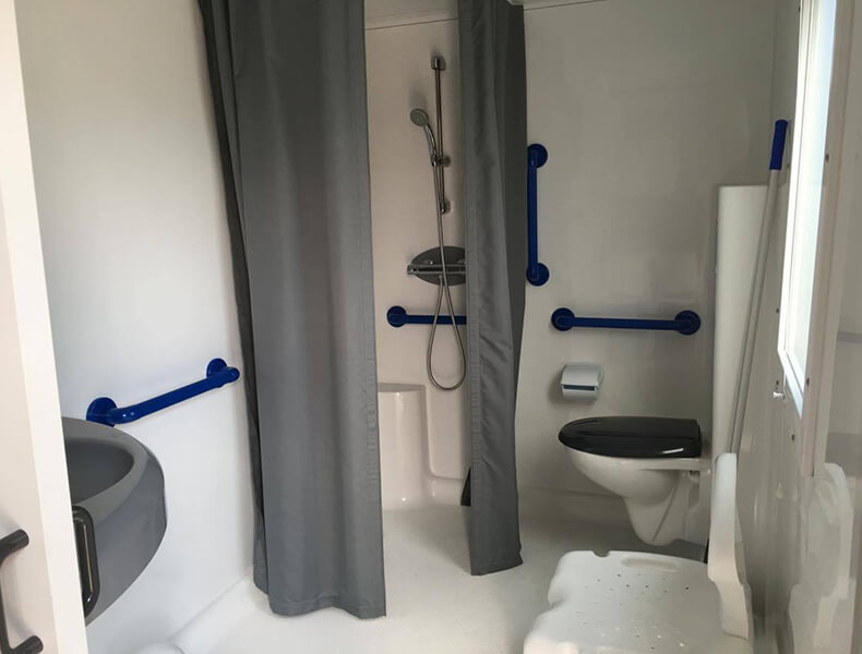 Badkamer en WC Stacaravan Enciero met toegang voor gehandicapten 4/6 personen